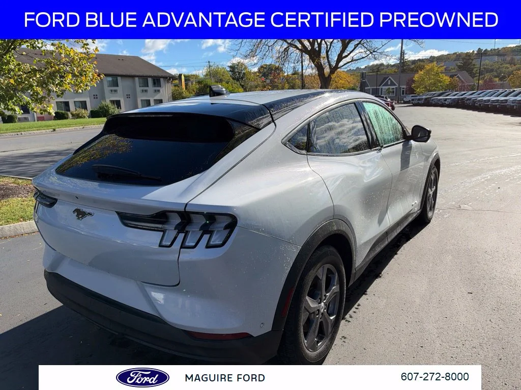 Used 2023 White Metallic Ford Select image 5