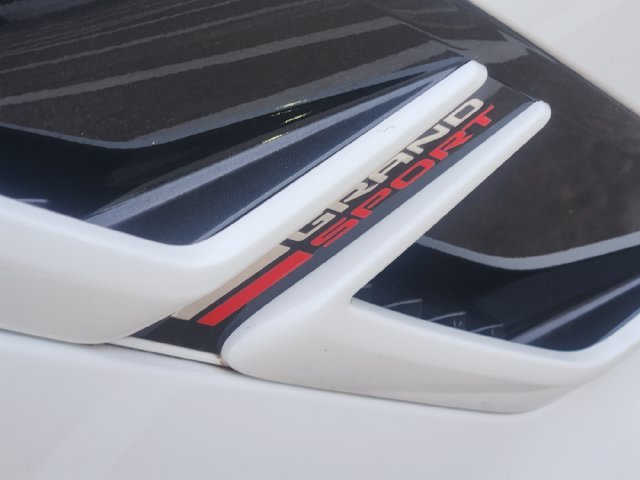 Used 2019 ARCTIC WHITE Chevrolet Grand Sport 1LT image 10
