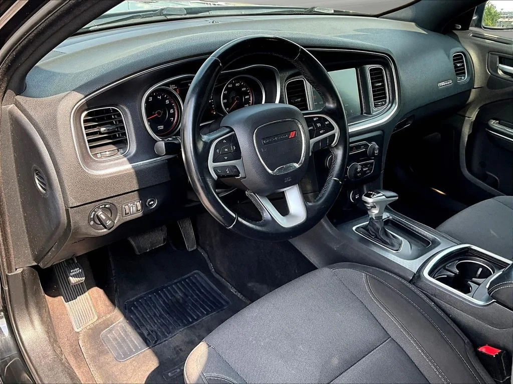 Used 2016 Black Dodge SXT image 17