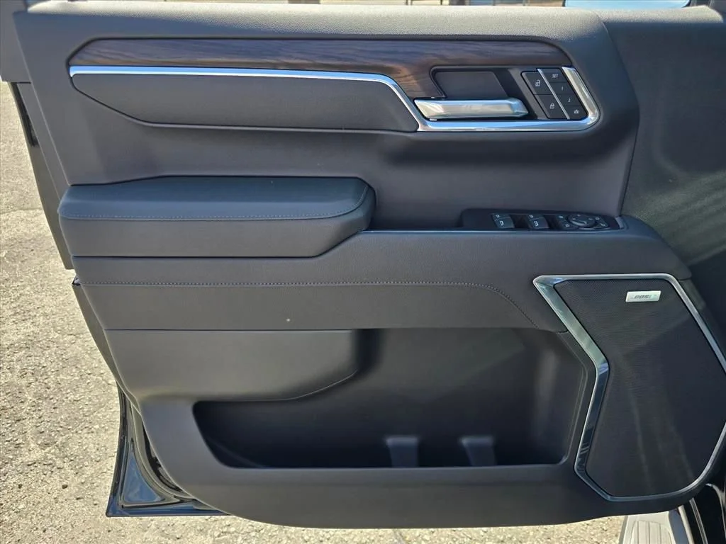 New 2026 Onyx Black GMC SLT image 9