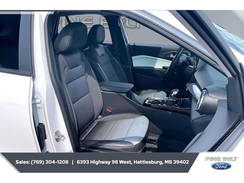 Used 2025 Summit White Chevrolet LT image 6