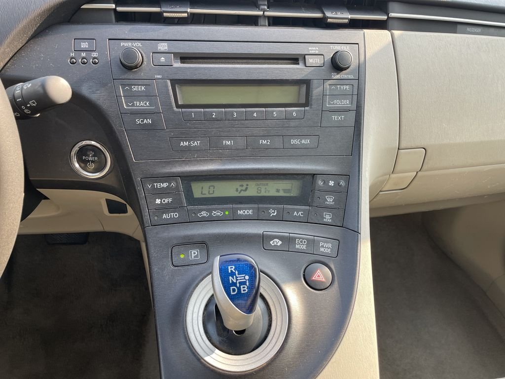 Used 2010 Gold Toyota II image 18