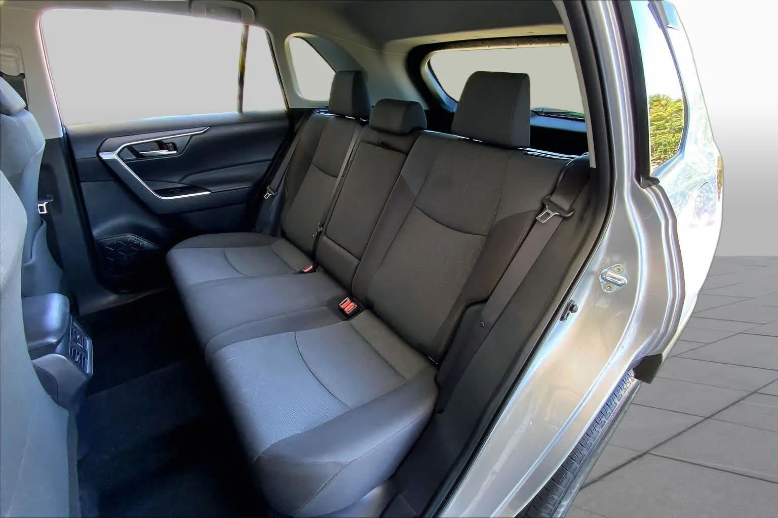 Used 2025 Silver Sky Metallic Toyota XLE image 20