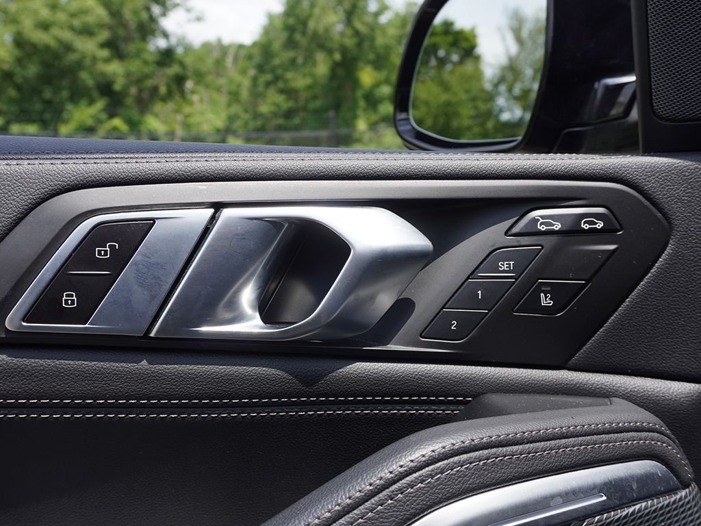 Used 2022 Black BMW xDrive40i image 41
