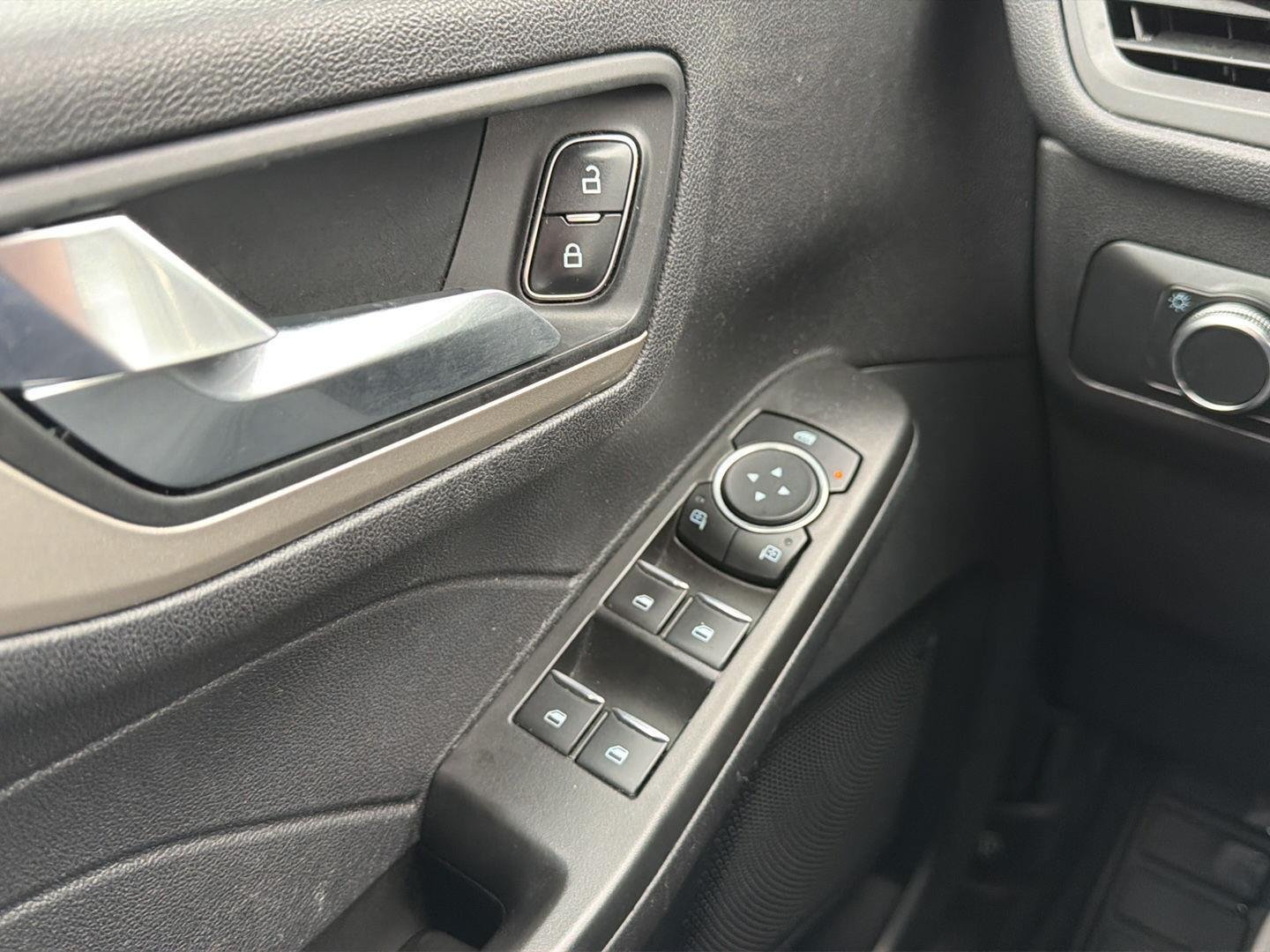 Used 2021 Velocity Blue Ford SE image 17
