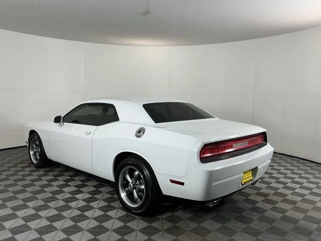 Used 2013 Bright White Dodge SXT image 7