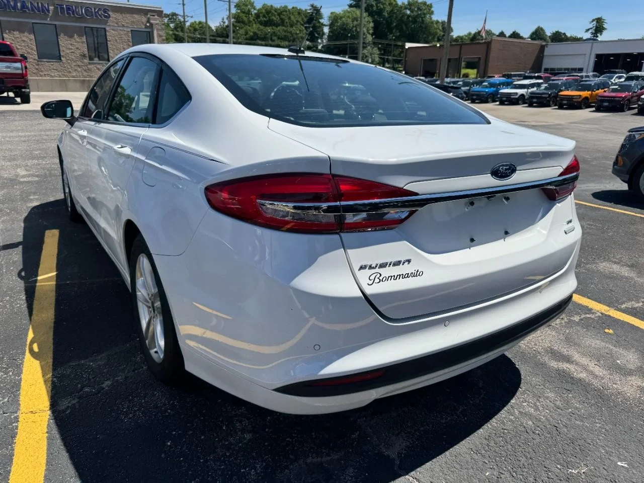 Used 2018 Oxford White Ford SE FWD image 8