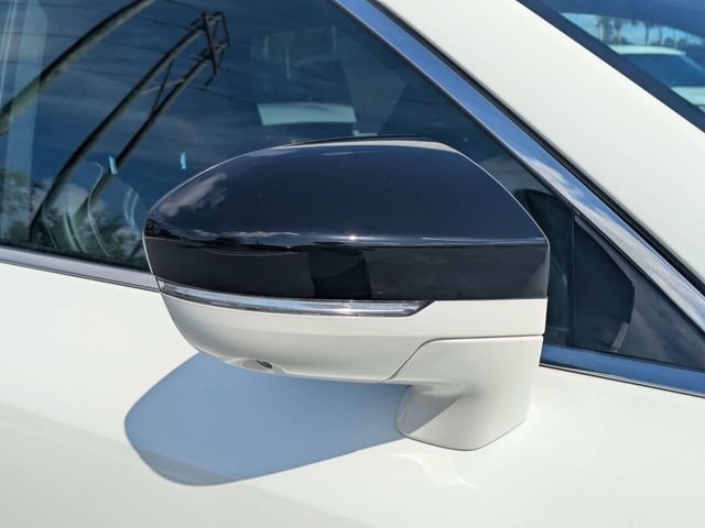 Certified Used 2023 White INFINITI LUXE image 10