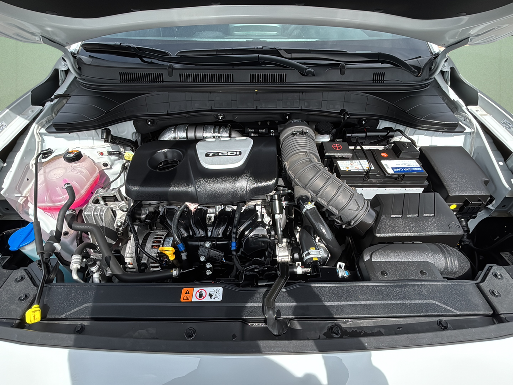 Used 2021 Chalk White Hyundai NIGHT image 12