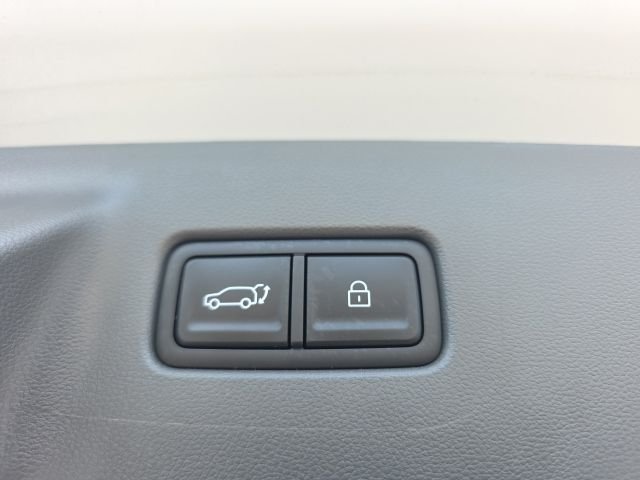 Used 2025 Silver Hyundai SE image 37