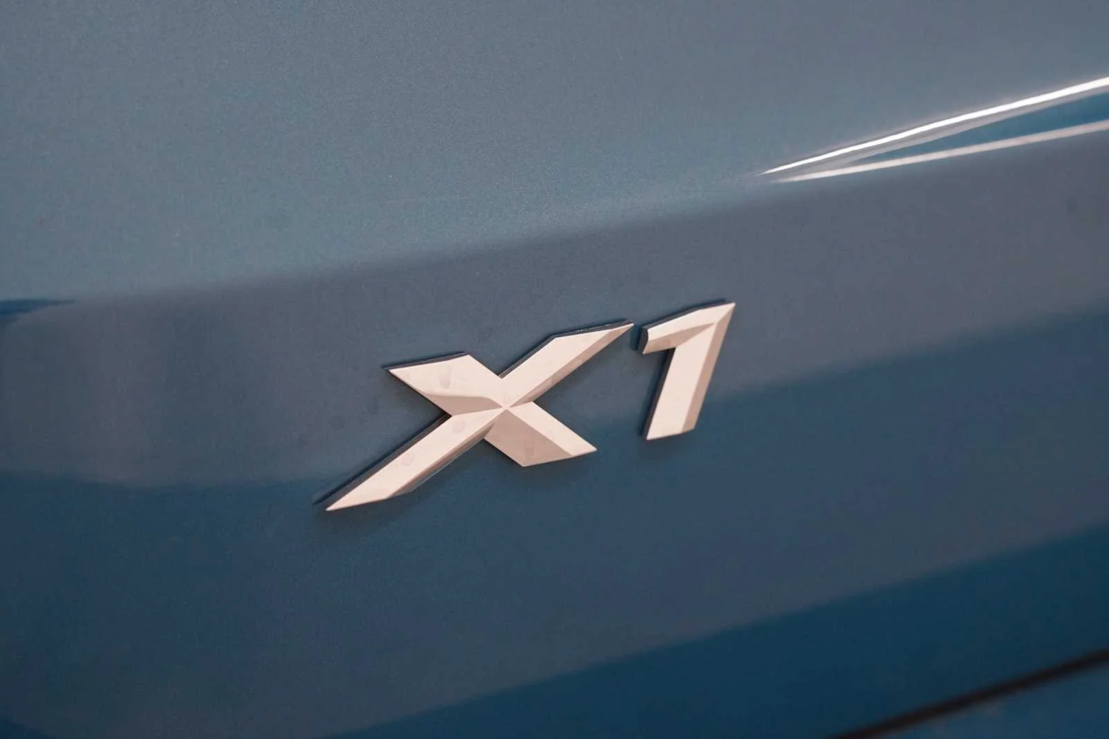 Used 2024 Blue Bay Lagoon Metallic BMW xDrive28i image 9