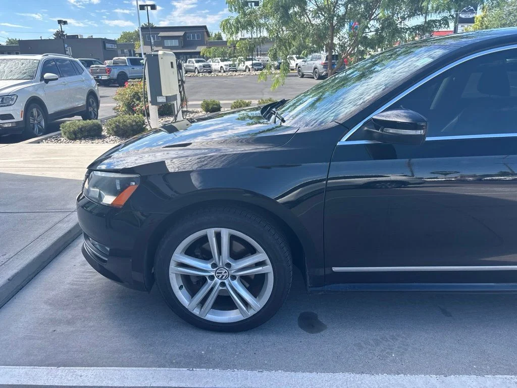Used 2014 Black Volkswagen TDI SE image 3