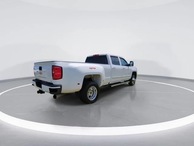Used 2019 White Chevrolet LTZ image 8