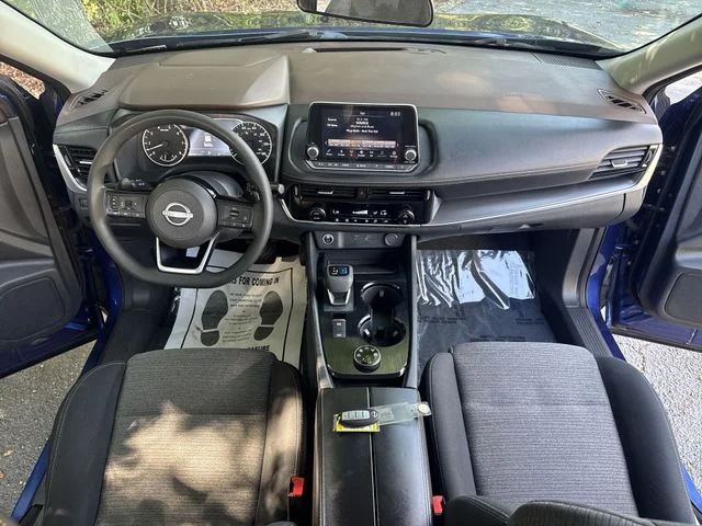 Used 2022 Blue Nissan SV image 9