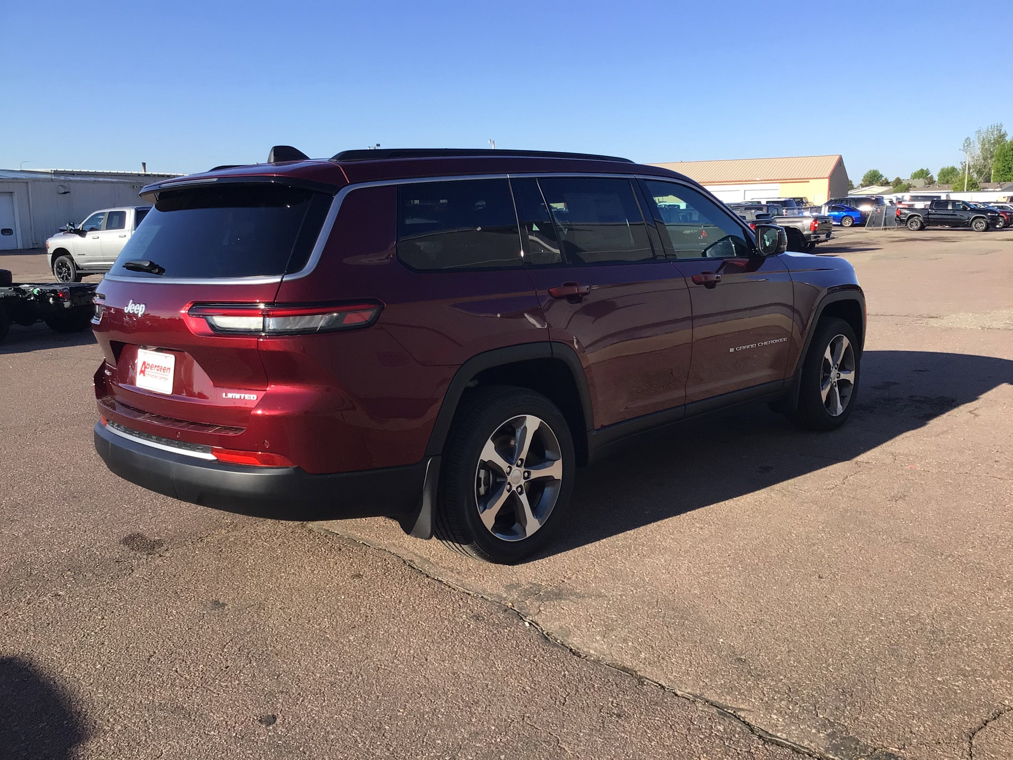 New 2026 Velvet Red Pearl-Coat Exterior Paint Jeep Limited image 5