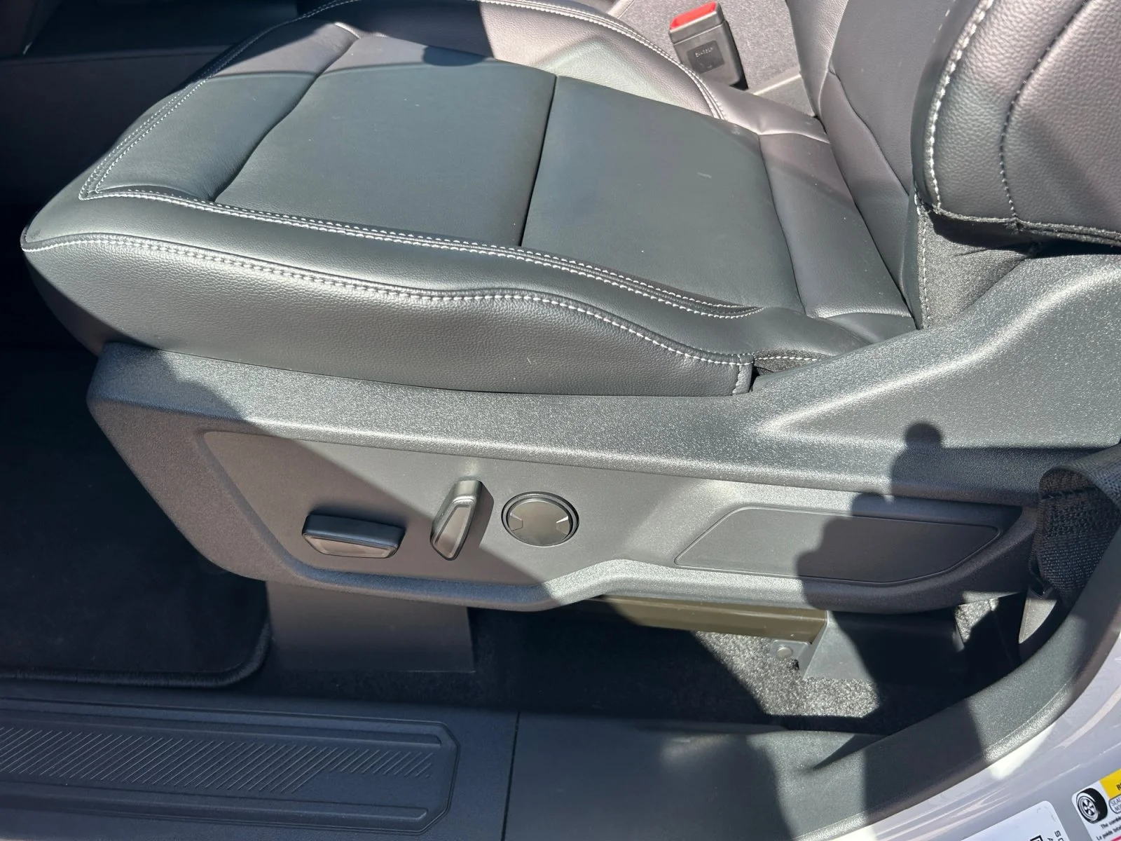 New 2026 Avalanche Grey Ford Outer Banks image 15