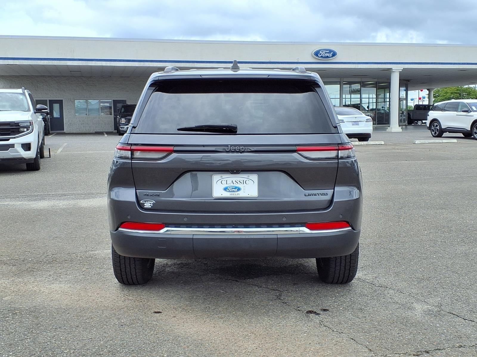 Used 2022 Baltic Gray Metallic Clearcoat Jeep Limited image 11