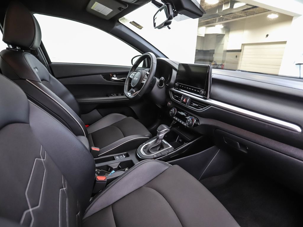 Used 2024 Aurora Black Kia GT-Line image 30