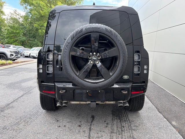 Used 2023 Santorini Black Metallic Land Rover V8 image 4