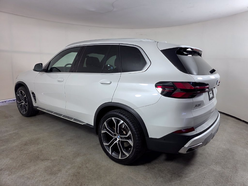 Used 2025 White BMW sDrive40i image 6
