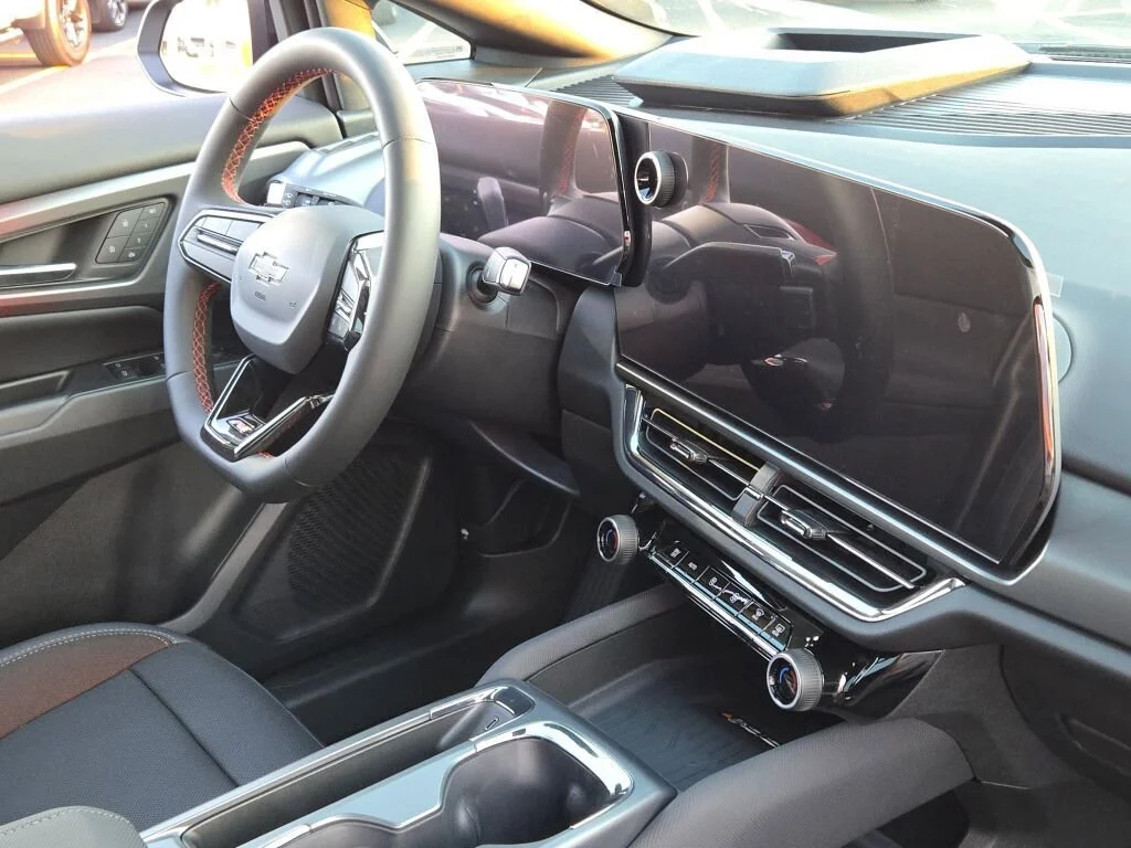 2025 Chevrolet Equinox EV RS - Photo 7