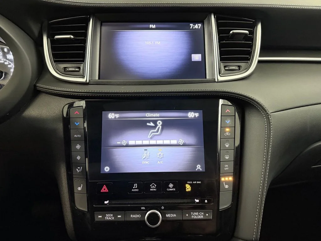 Used 2023 Gray INFINITI LUXE image 18