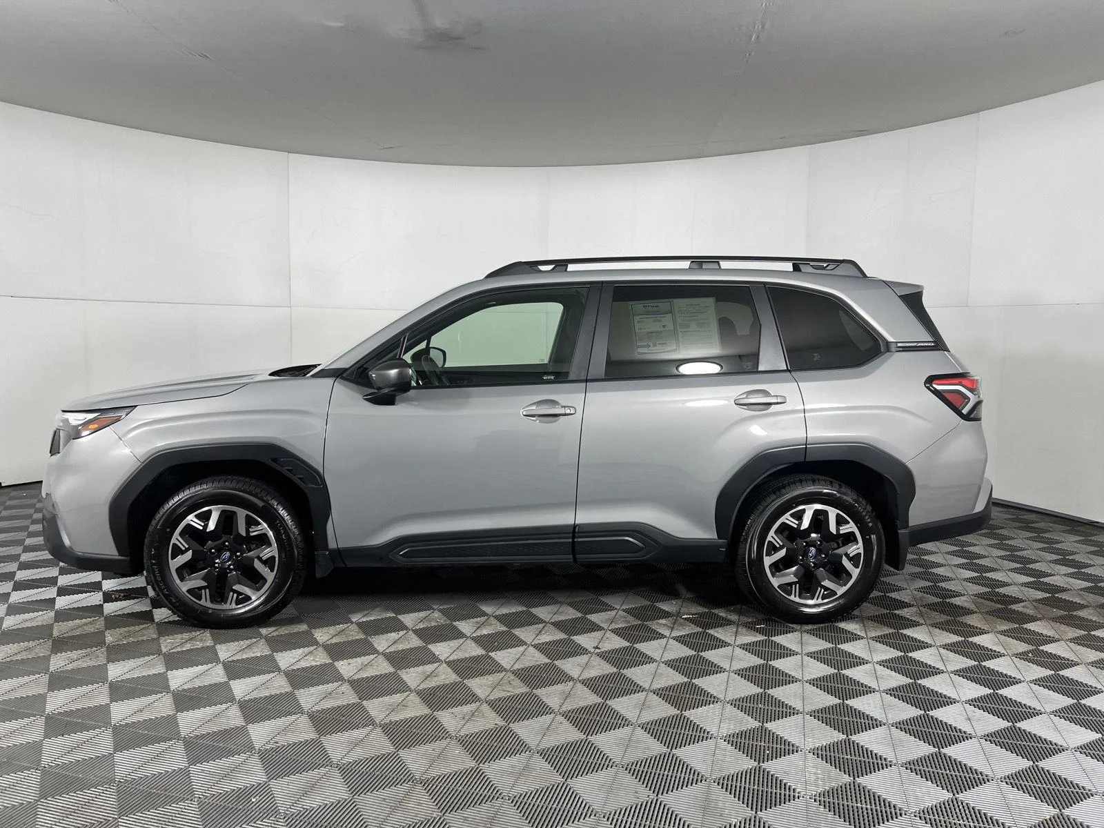 Used 2025 River Rock Pearl Subaru Premium image 39