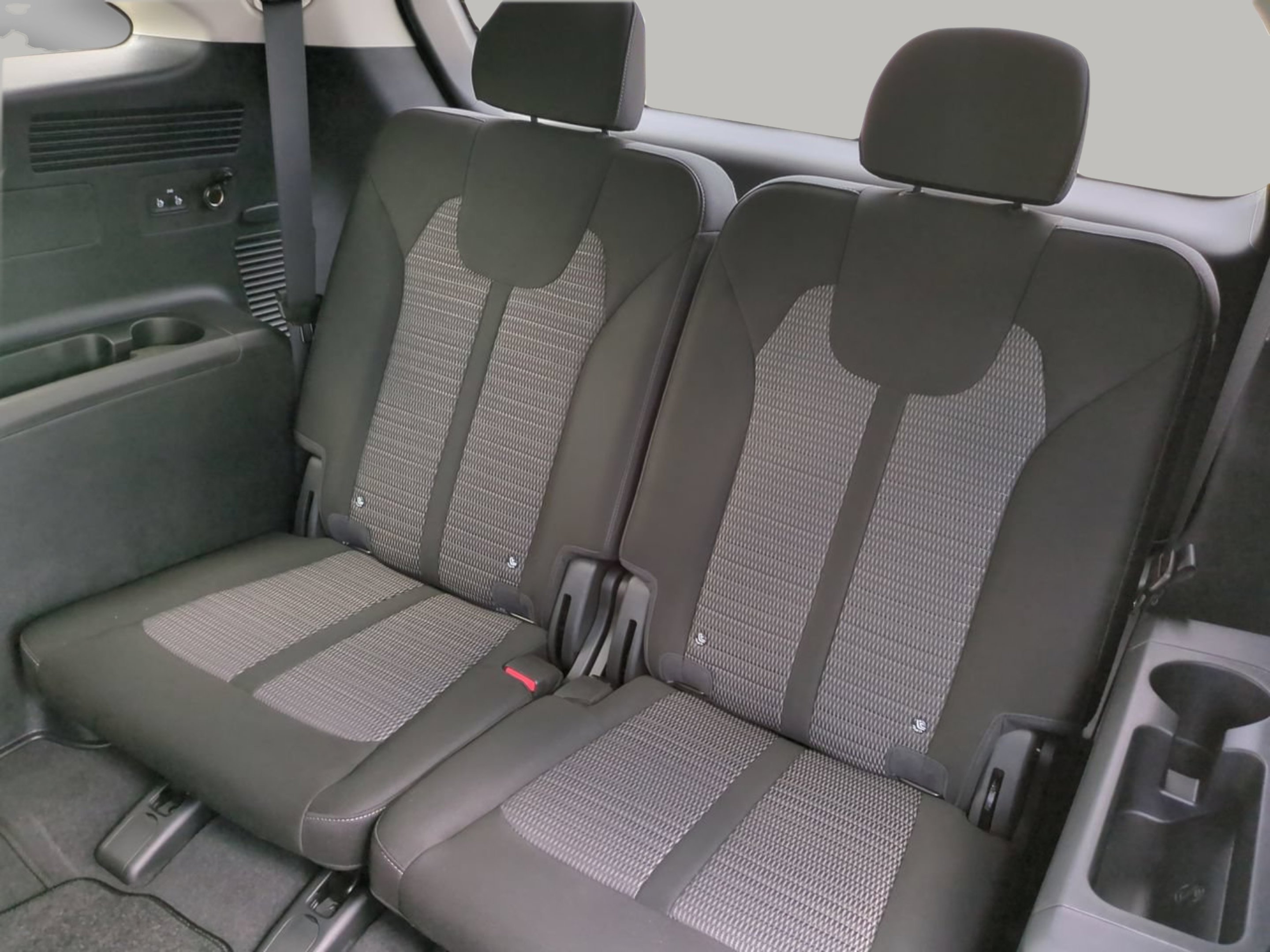 New 2026 Ivory Silver Kia LX image 23