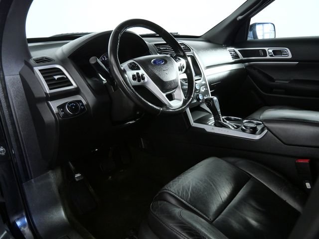Used 2013 Black Ford XLT image 16