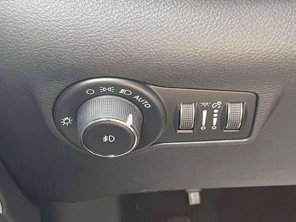 Used 2025 Blue Jeep Limited image 27