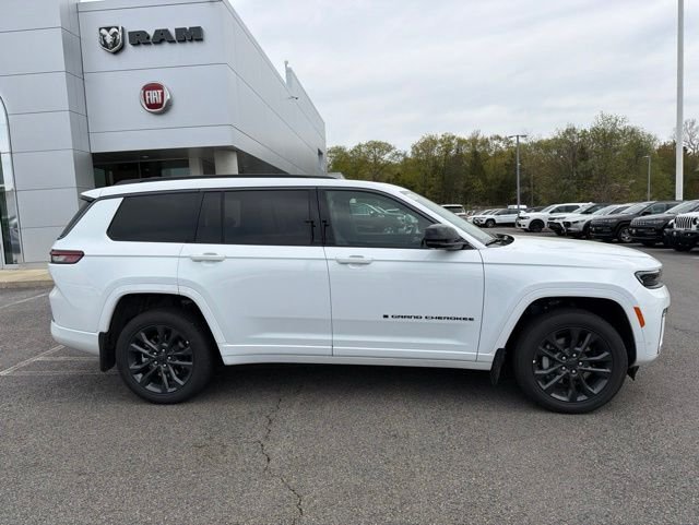 New 2026 Bright White Clear-Coat Exterior Paint Jeep Limited image 2