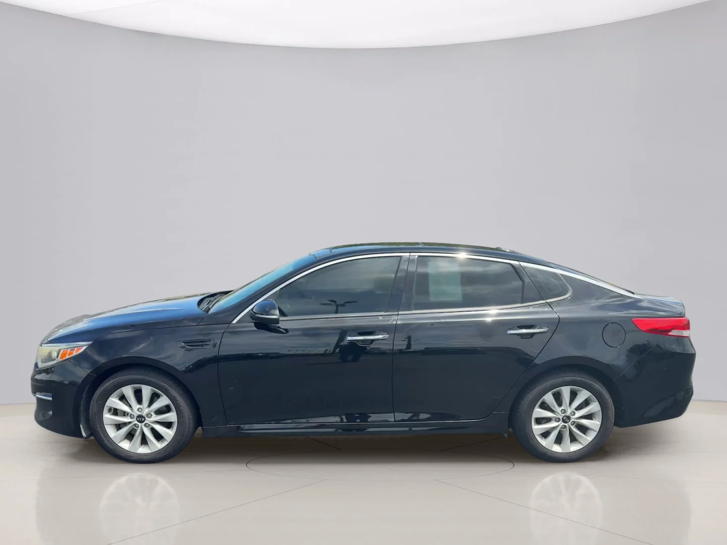 Used 2018 Black Kia EX image 2