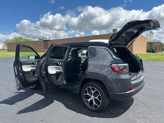 Used 2024 Gray Jeep Limited image 21