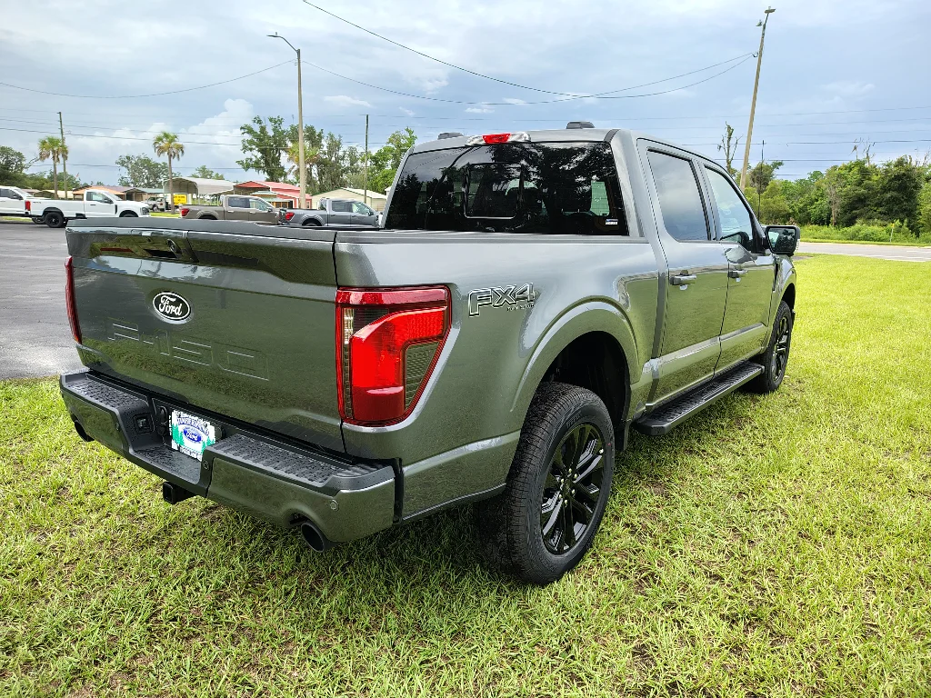 New 2026 Carbonized Gray Metallic Ford XLT image 7