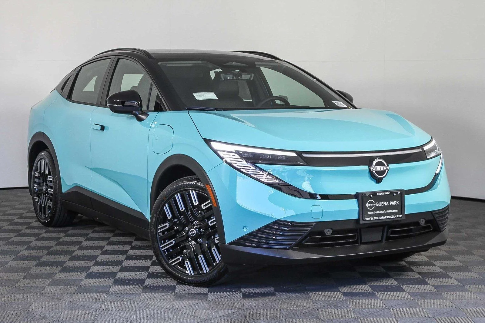 2026 Nissan Leaf Platinum+'s photo