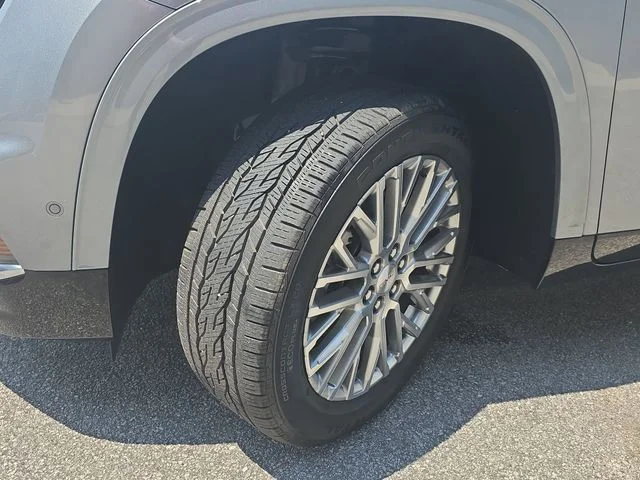 Used 2025 Silver GMC Denali image 34