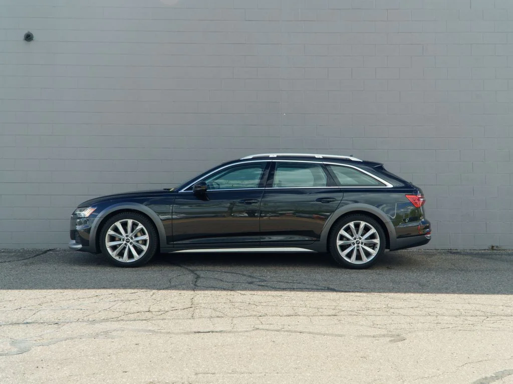 Used 2021  Audi  image 2
