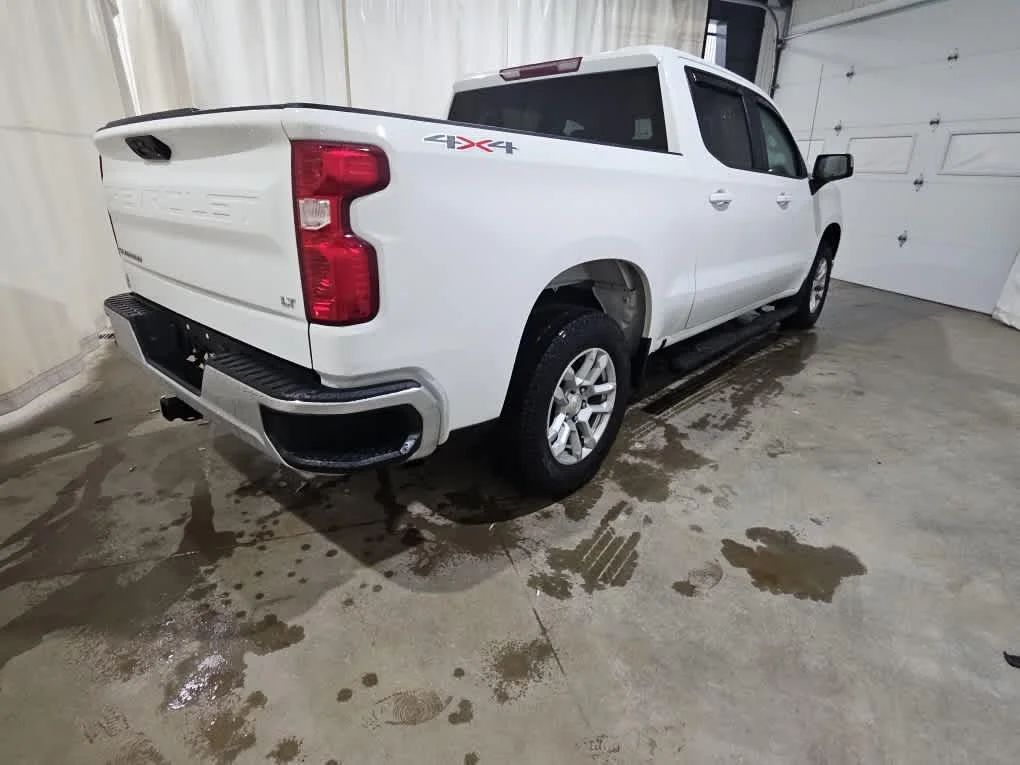 Used 2024 Summit White Chevrolet LT image 9