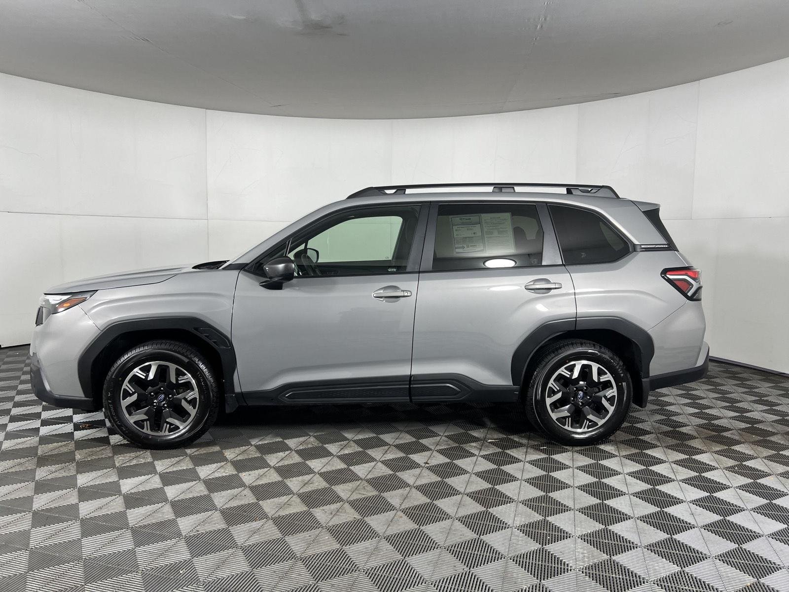 Used 2025 River Rock Pearl Subaru Premium image 39
