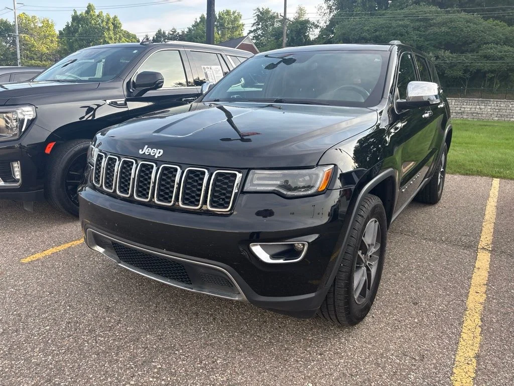 Used 2019 Diamond Black Crystal Pearlcoat Jeep Limited image 2