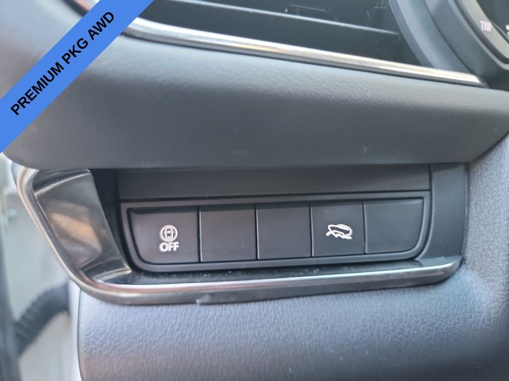 Used 2021 Snowflake White Pearl Mazda Premium image 21