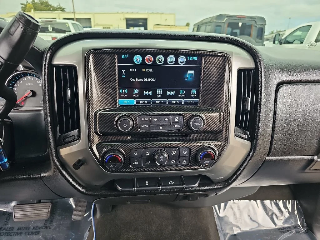 Used 2018 Silver Chevrolet LT image 19
