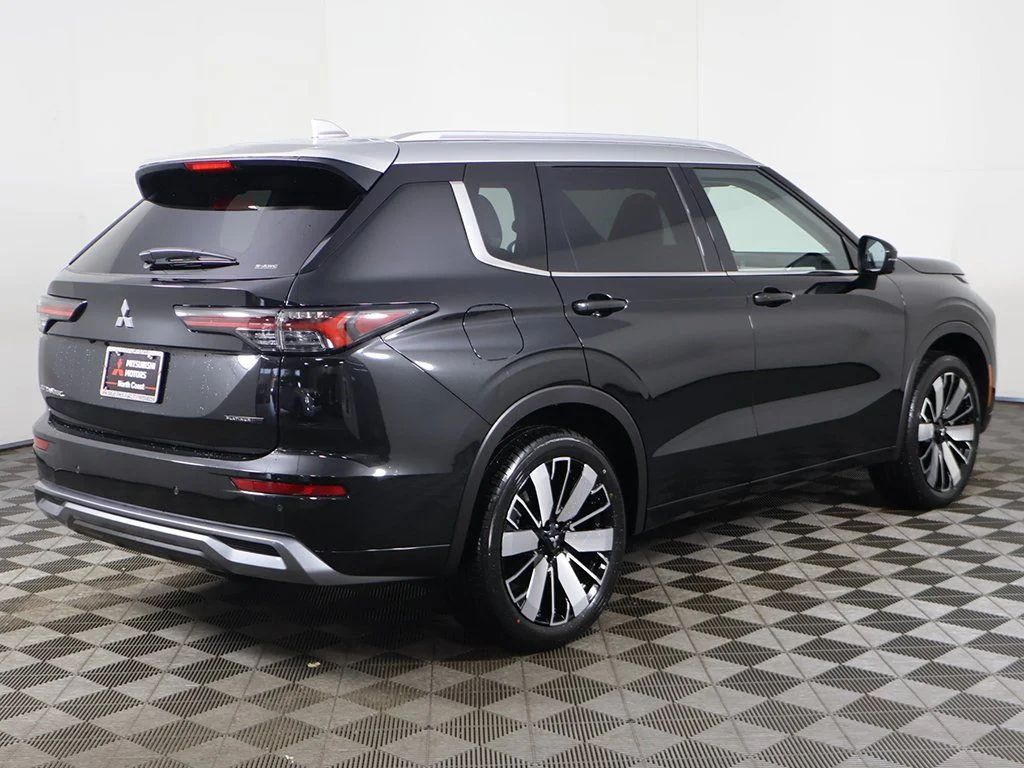 2025 Mitsubishi Outlander SEL Platinum Edition - Photo 16