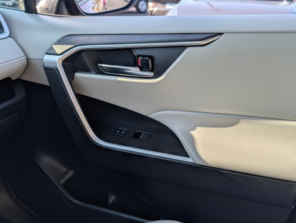 2024 Toyota RAV4 XLE - Photo 23