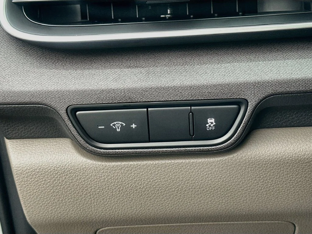 New 2027 Ivory Silver Kia EX image 10