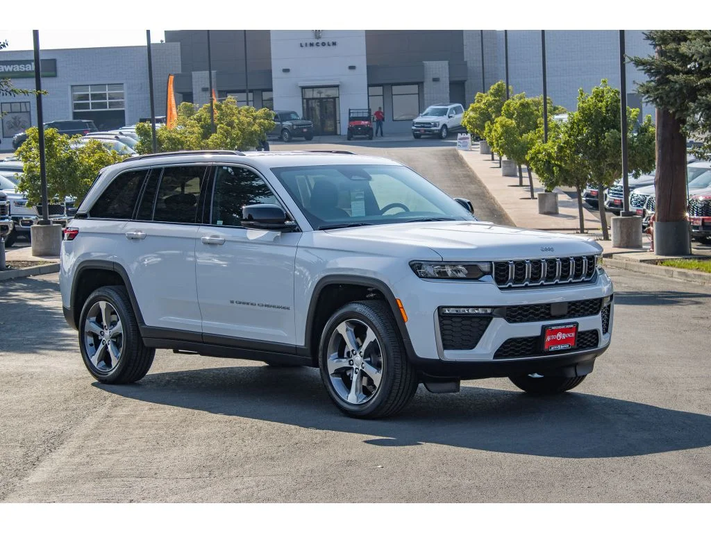 New 2026 Bright White Clearcoat Jeep Limited image 2