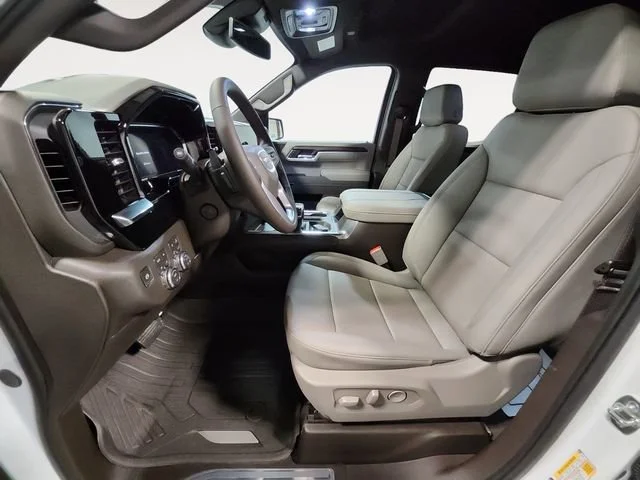2026 GMC Sierra 1500 SLT - Photo 9