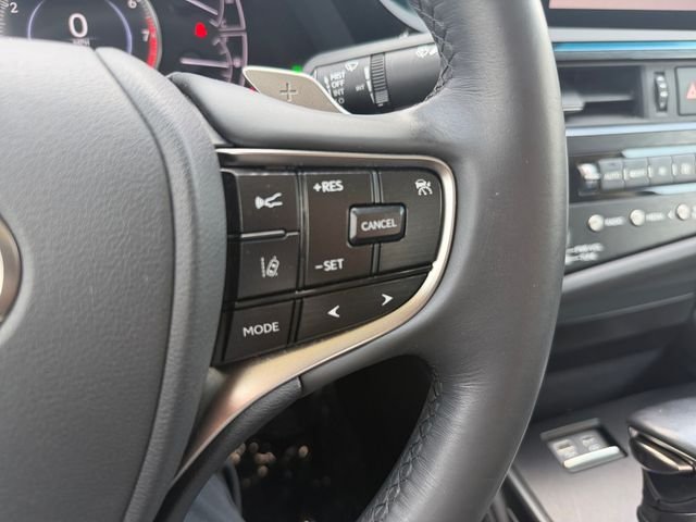 Used 2023 White Lexus 350 image 23