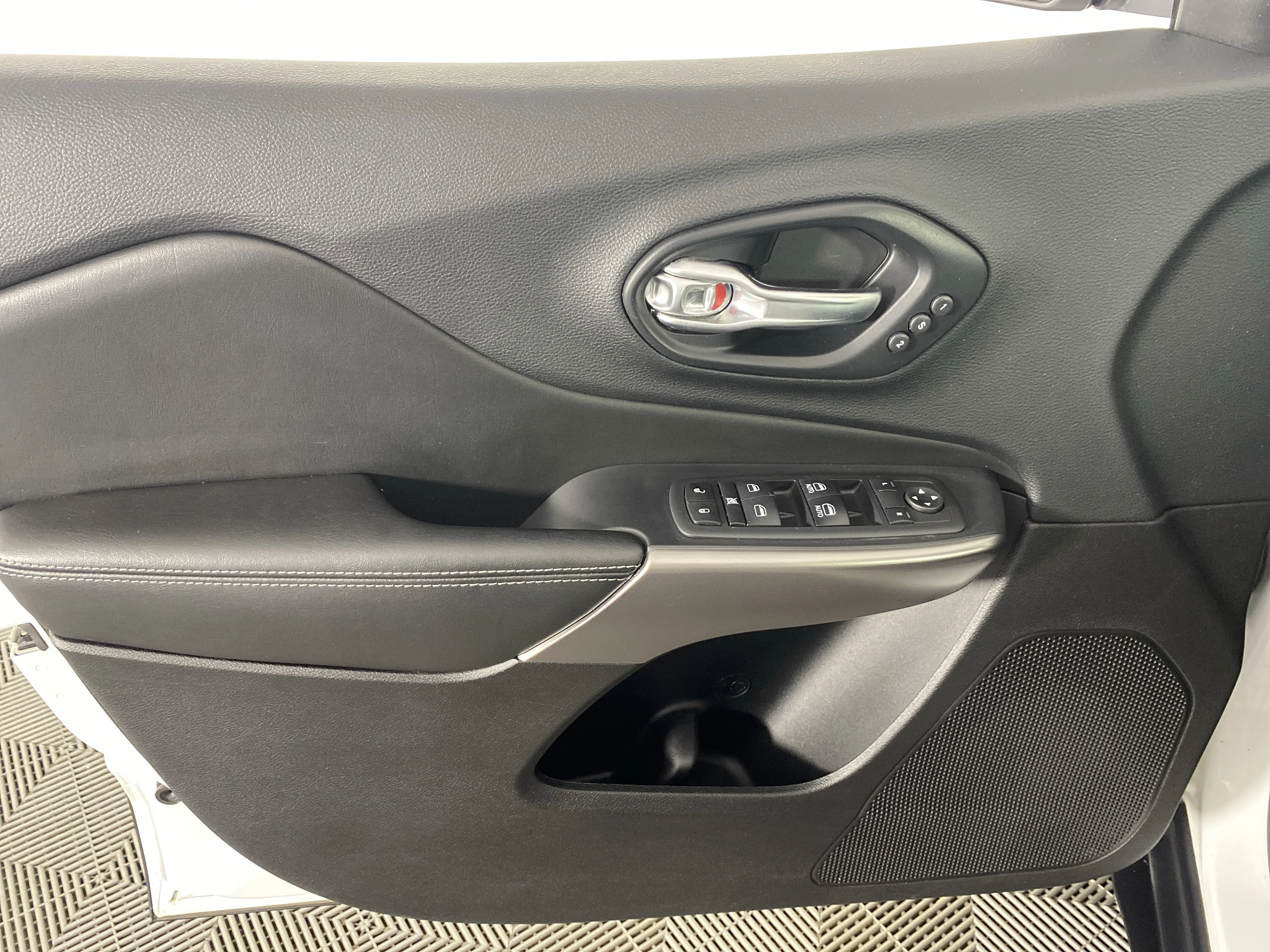 Used 2020 Bright White Clearcoat Jeep Limited image 13