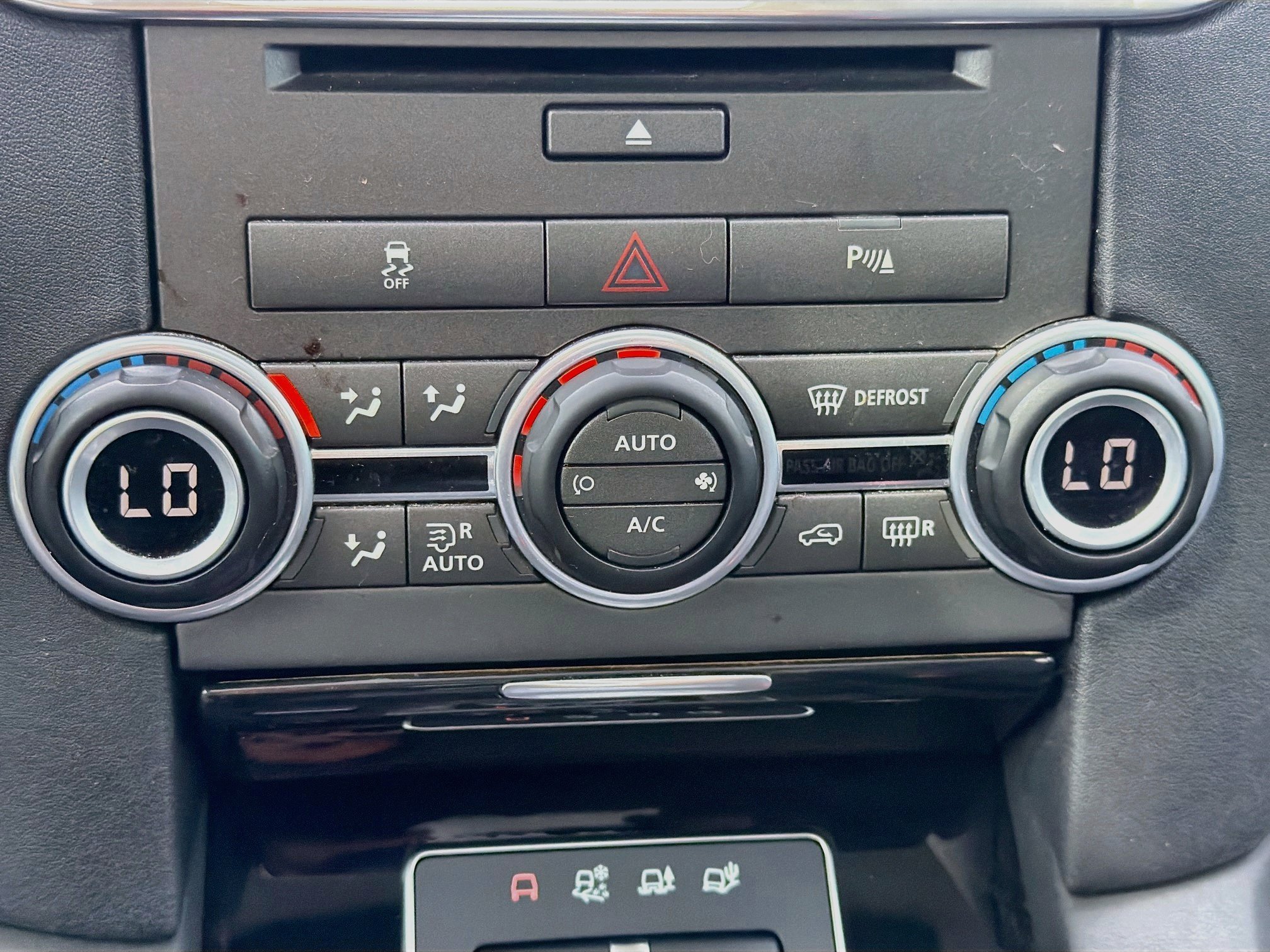 Used 2016 Gray Land Rover HSE image 33
